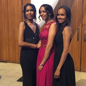 Meet your Posher, Astride